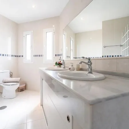 Vista -sea Views -3 Bedrooms -heated Pool